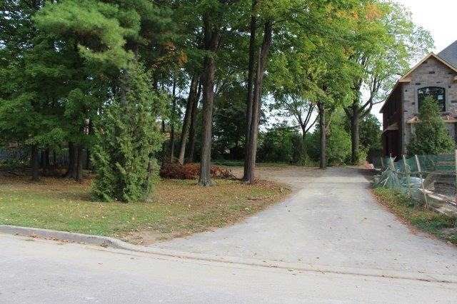 3081 Grenville Dr, Mississauga, L5A 2P6 | Image 2