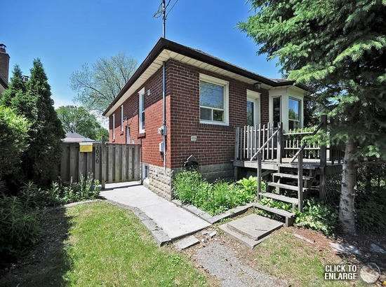 1050 Edgeleigh Ave, Mississauga, L5E2G1 | Image 2