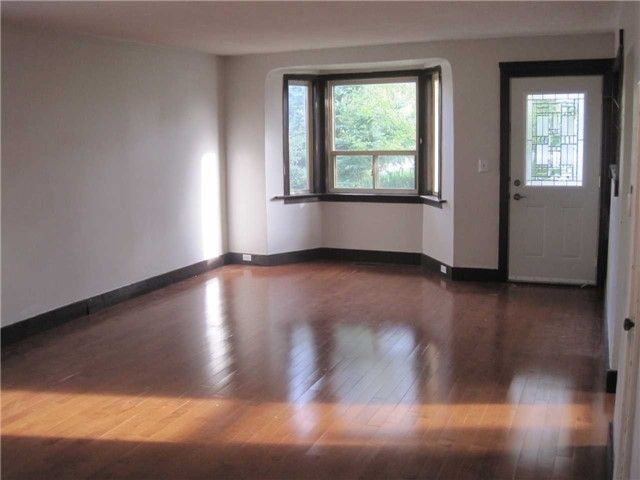 1050 Edgeleigh Ave, Mississauga, L5E2G1 | Image 3