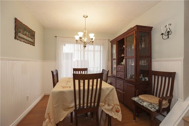 9 Bruce Beer Dr, Brampton, L6V2W7 | Image 2