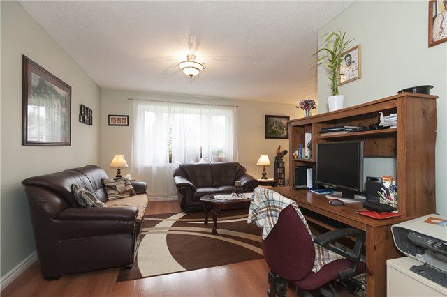 9 Bruce Beer Dr, Brampton, L6V2W7 | Image 3