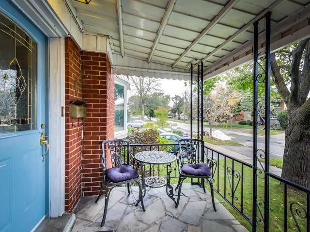 4 Lunness Rd, Toronto, M8W4M3 | Image 2
