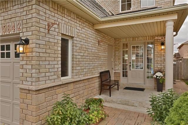 5842 Questman Hllw, Mississauga, L5M 6P3 | Image 2