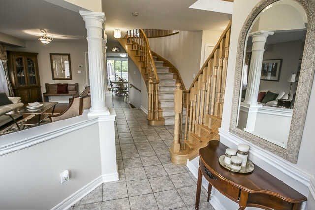 5503 Landsborough Ave, Mississauga, L5R 3X1 | Image 2