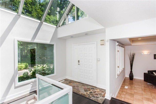 988 Tennyson Ave, Mississauga, L5H2Z1 | Image 2