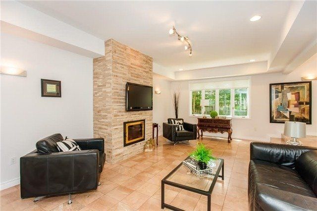 988 Tennyson Ave, Mississauga, L5H2Z1 | Image 3