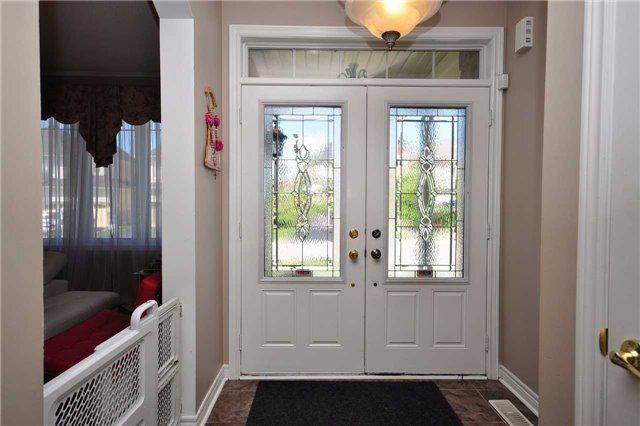 11 Condorvalley Cres, Brampton, L6P2T7 | Image 2