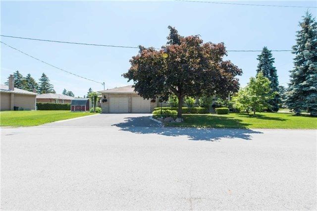 577 Trudale Crt, Oakville, L6L4H2 | Image 2