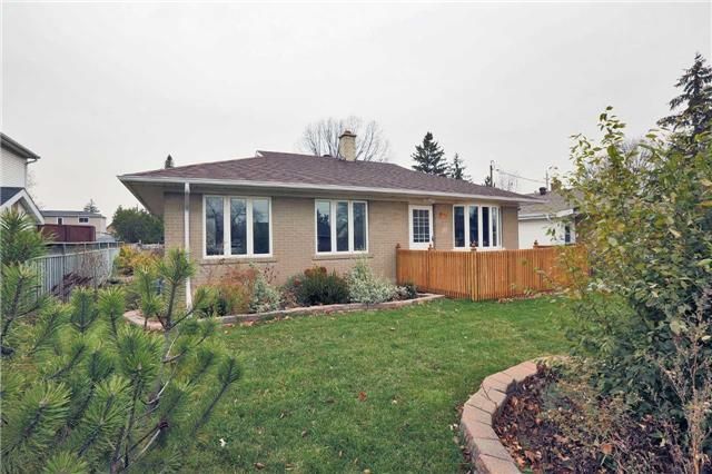 206 Elmwood Cres, Milton, L9T1C4 | Image 2