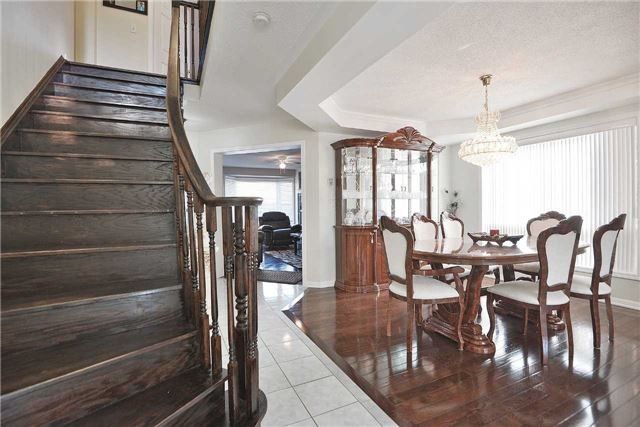 28 Bowsfield Dr, Brampton, L6P1A6 | Image 3