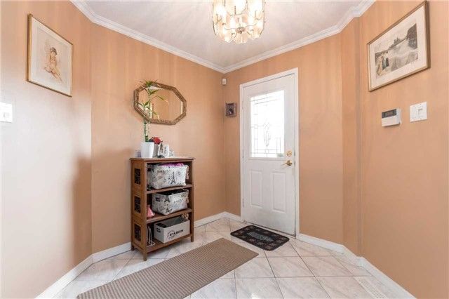 89 Castlehill Rd, Brampton, L6X4C3 | Image 2