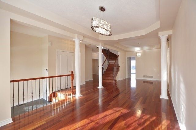 3285 Topeka Dr, Mississauga, L5M7V1 | Image 3