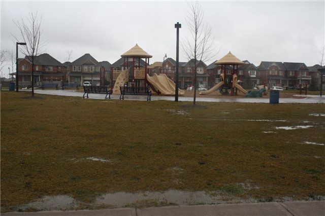 13 Burnstown Circ, Brampton, L6P3M1 | Image 2