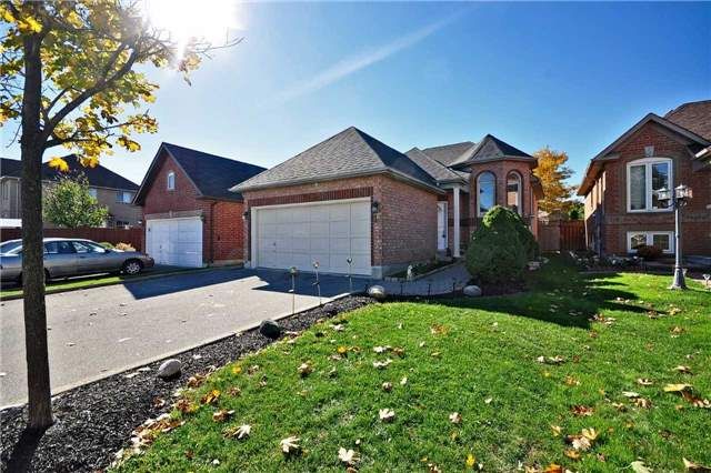 114 Royal Orchard Dr, Brampton, L6X4L4 | Image 2
