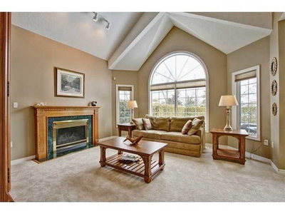 2113 Berwick Drive, Burlington, Ontario image-0-4