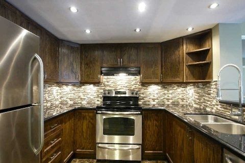 811 - 325 Webb Dr, Mississauga, L5B3Z9 | Image 2