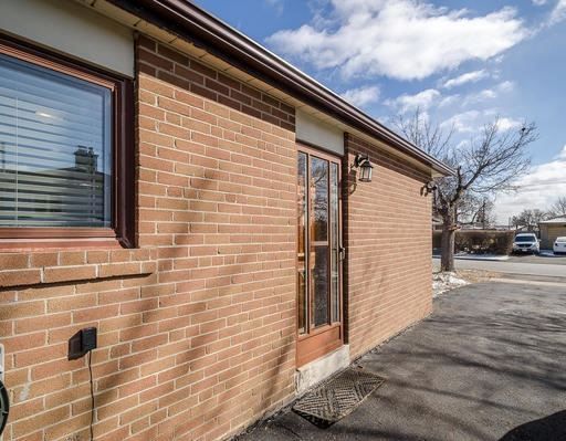 116 Addington Cres, Brampton, L6T2R5 | Image 2