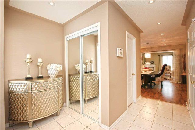 28 Cedarvalley Blvd, Brampton, L7A2C2 | Image 2