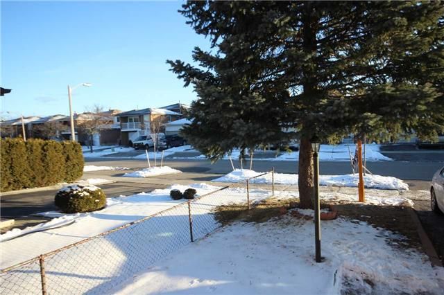 13 Martindale Cres, Brampton, L6X2V7 | Image 3