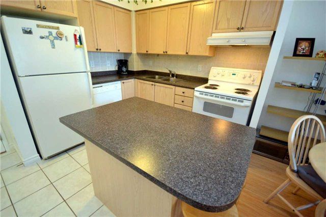 1005 - 3880 Duke Of York Blvd, Mississauga, L5B4M7 | Image 2