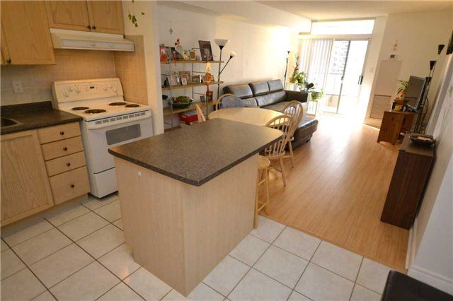 1005 - 3880 Duke Of York Blvd, Mississauga, L5B4M7 | Image 3