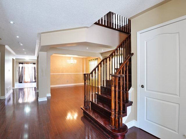 66 Hiberton Cres, Brampton, L7A 3C9 | Image 2