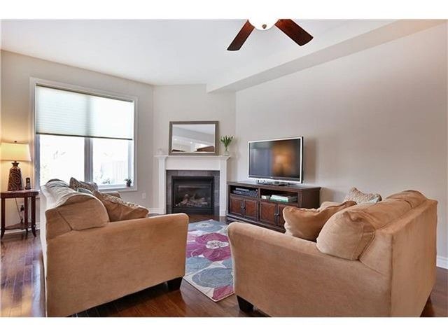 2386 Stone Glen Cres, Oakville, L6M0C7 | Image 2