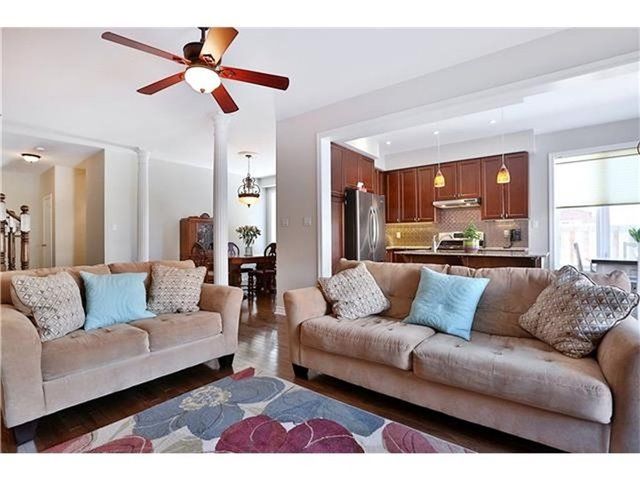 2386 Stone Glen Cres, Oakville, L6M0C7 | Image 3