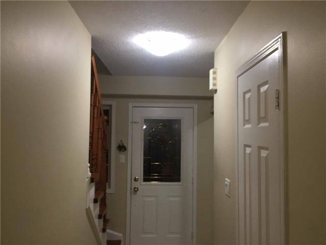 203 Sherwood Rd N, Milton, L9T6B8 | Image 2