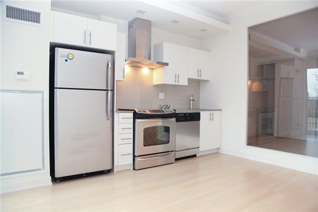 423 - 165 Legion Rd N, Toronto, M8Y0B3 | Image 2