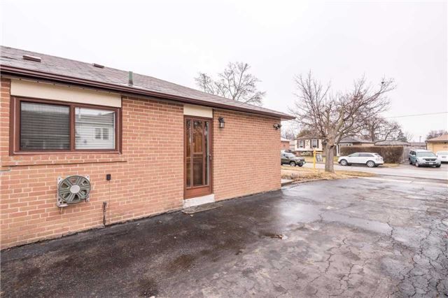 116 Addington Cres, Brampton, L6T2R5 | Image 2