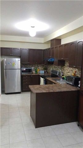 443 Comiskey Cres, Mississauga, L5W0L7 | Image 2