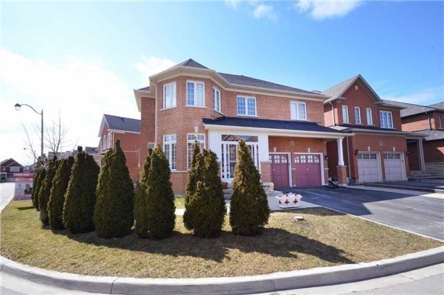 29 Laurentide Cres, Brampton, L6P1Y3 | Image 2