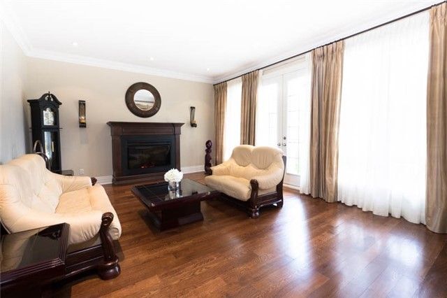 1366 Wilson Ave, Mississauga, L5G3K2 | Image 2