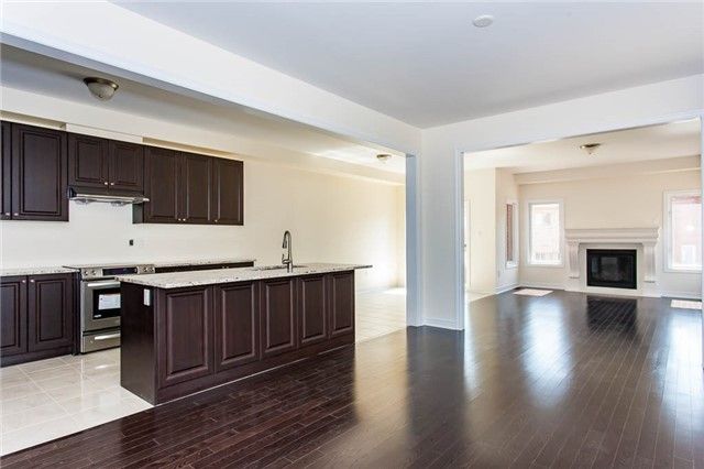 26 Montpelier St, Brampton, L6Y 6A6 | Image 2