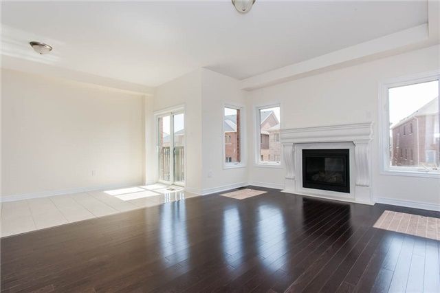 26 Montpelier St, Brampton, L6Y 6A6 | Image 3