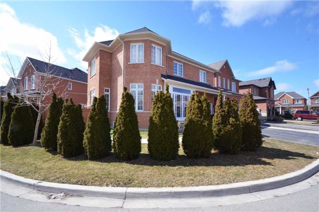 29 Laurentide Cres, Brampton, L6P1Y3 | Image 2
