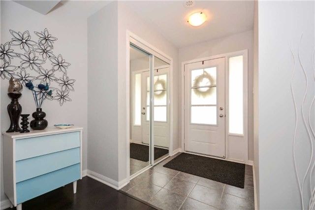 118 Baycliffe Cres, Brampton, L1P1W7 | Image 2