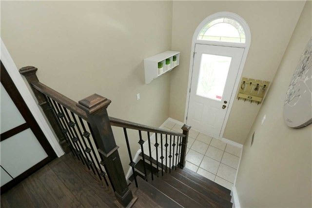 142 Osborne Cres, Oakville, L6H 1G1 | Image 2