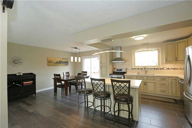 142 Osborne Cres, Oakville, L6H 1G1 | Image 3