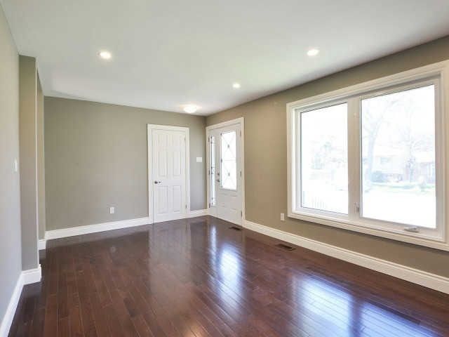 15 Pioneer Dr, Mississauga, L5M1G8 | Image 2