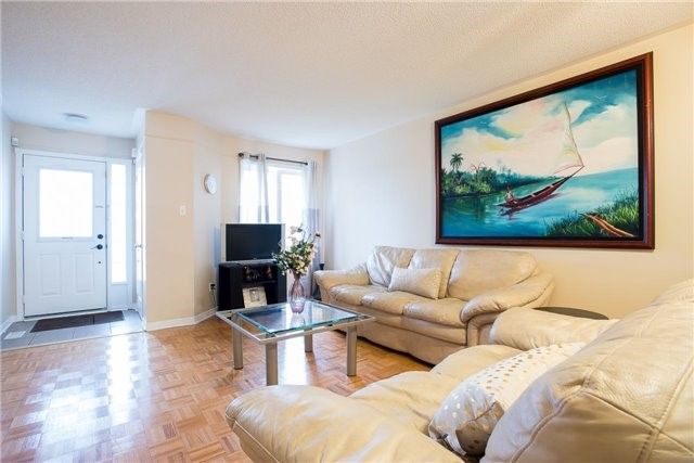 48 Heartleaf Cres, Brampton, L7A2B7 | Image 2