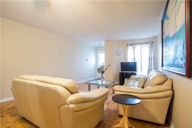 48 Heartleaf Cres, Brampton, L7A2B7 | Image 3