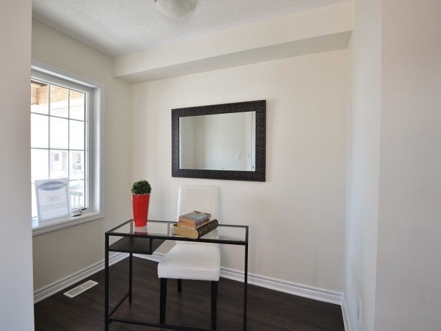 299 Gooding Cres, Milton, L9E 0A9 | Image 2