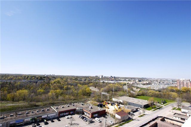 1302 - 65 Speers Rd, Oakville, L6K3V5 | Image 2