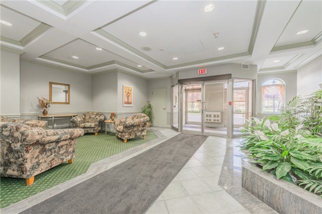 508 - 10 Dayspring Circ, Brampton, L6P2Z5 | Image 2