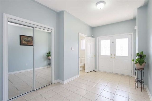 93 Footbridge Cres, Brampton, L6R0T8 | Image 3