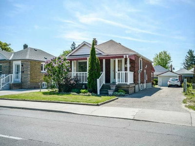 Detached House sold at 1925 Lawrence Avenue, Toronto, Ontario, M9N1G8M - Weston - MLS: W3502115