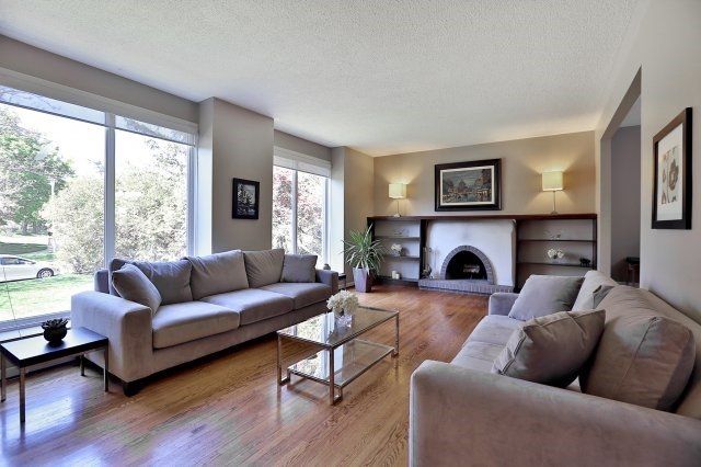 163 Castle Cres, Oakville, L6J5H4 | Image 3