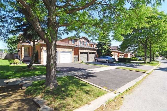 3403 Chartrand Cres, Mississauga, L5L4C6 | Image 2